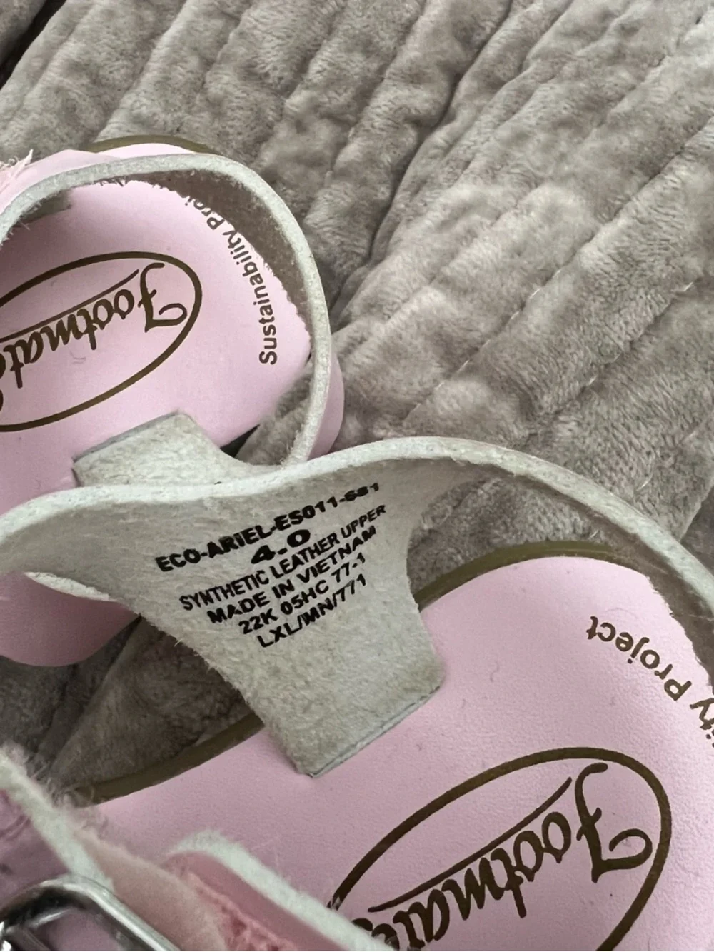 Footmates Ariel Pink Sandals - Classic Strappy Style; size 4. - Picture 2 of 9